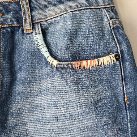 French Connection cut off blue denim with embroidered trim jean shorts Sz 8 - Picture 4 of 7